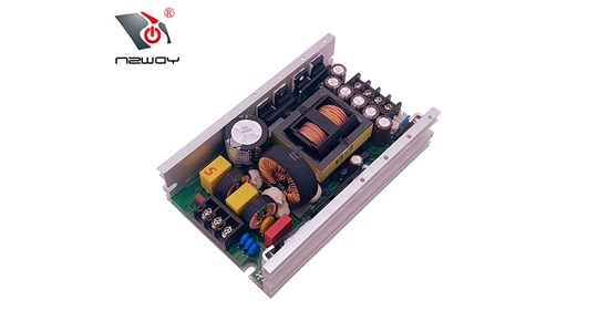 為何負(fù)載是馬達(dá)、燈泡或電容性負(fù)載會造成電源無法順利開機(jī)?